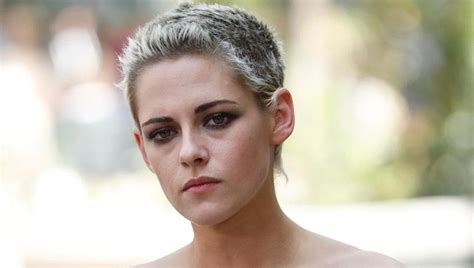 Hackers leak nude photos of Kristen Stewart, Miley。